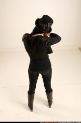 claudia-steampunk-tommygun-shooting