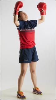 Box Poses Asian woman Aera