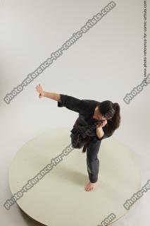 fighting young woman in kimono 02a