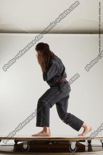 fighting young woman in kimono 05c