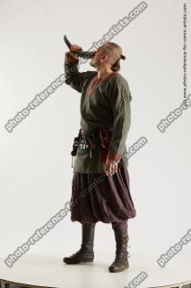 medieval man drinking from horn sigvid 02b