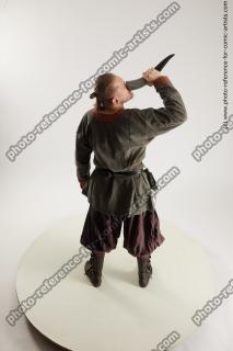 medieval man drinking from horn sigvid 08a