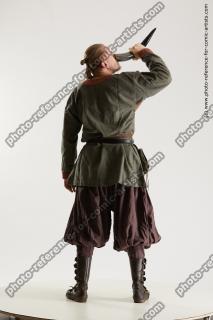 medieval man drinking from horn sigvid 08b