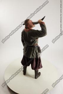 medieval man drinking from horn sigvid 09a