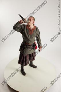 medieval man drinking from horn sigvid 14a