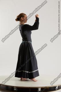 middle class medieval woman vinga 10b