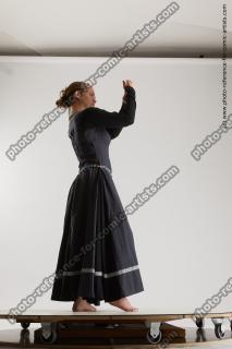 middle class medieval woman vinga 10c