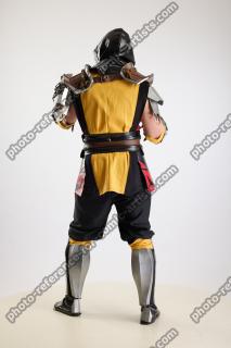Yelvik_Cosplay_Scorpion_Fighting_Pose_Dagger