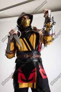 Yelvik_Cosplay_Scorpion_Fighting_Pose_Dagger