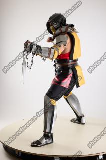 Yelvik_Cosplay_Scorpion_Fighting_Pose_Dagger