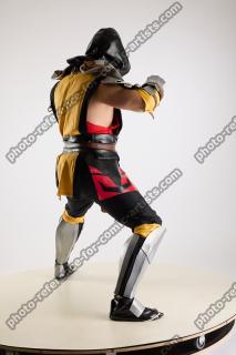 Yelvik_Cosplay_Scorpion_Fighting_Pose_Dagger