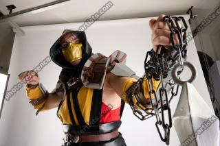 Yelvik_Cosplay_Scorpion_Fighting_Pose_Dagger