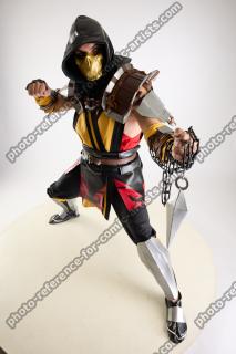 Yelvik_Cosplay_Scorpion_Fighting_Pose_Dagger