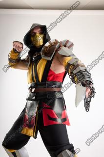 Yelvik_Cosplay_Scorpion_Fighting_Pose_Dagger
